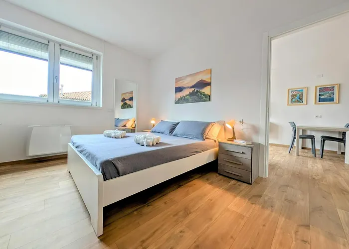 Le Rondini B * Pianello Del Lario